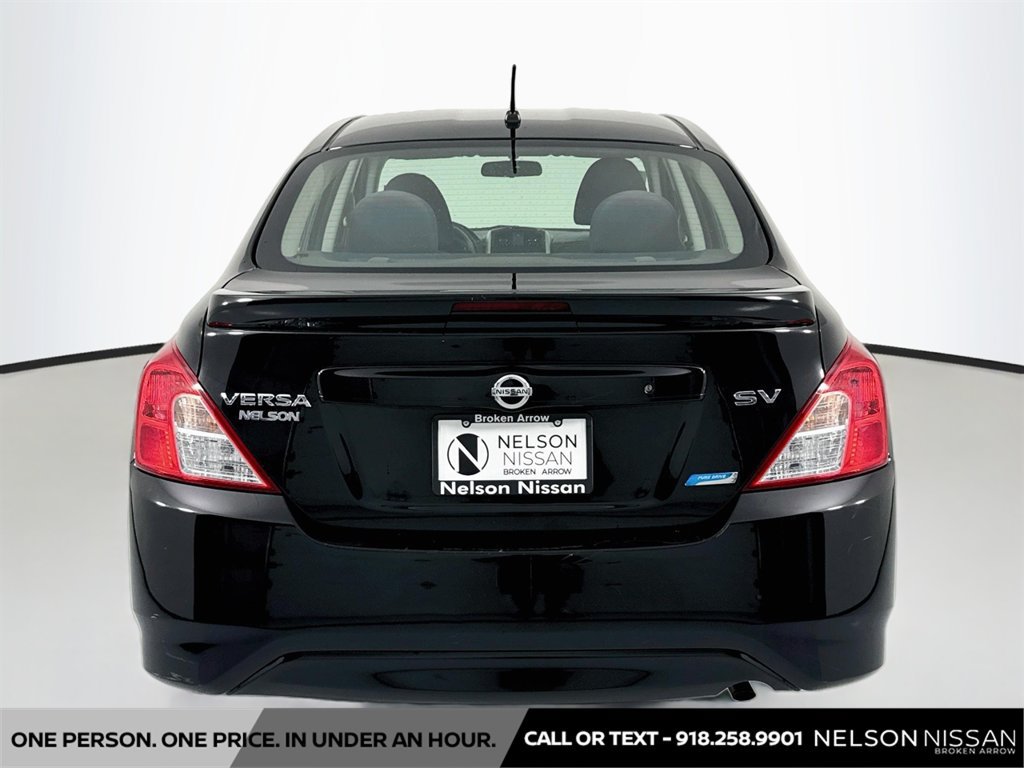 Used 2016 Nissan Versa SV FWD image 6