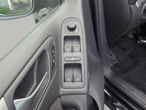 Used 2014 Volkswagen Golf 4-Door image 28