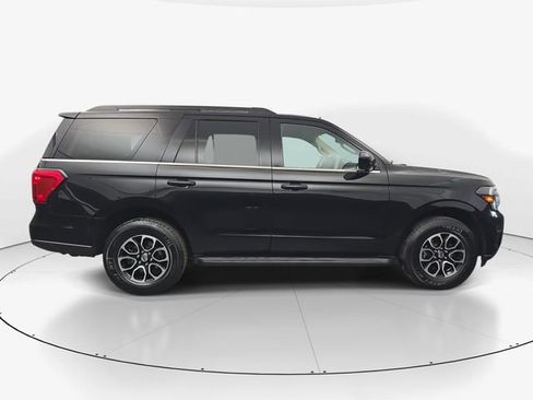 Used 2024 Ford Expedition XLT AWD/4WD image 12