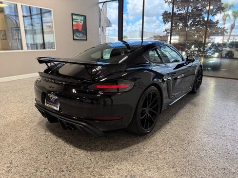 Used 2020 Porsche 718 Cayman GT4 RWD image 9