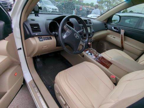 Used 2013 Toyota Highlander Limited AWD/4WD image 7