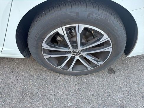 Used 2025 Volkswagen Jetta Sport image 6