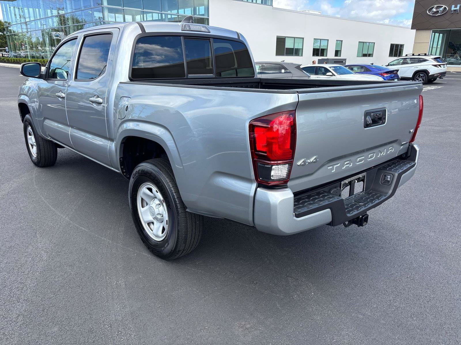 Used 2022 Toyota Tacoma SR AWD/4WD image 3