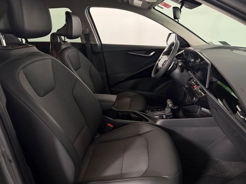 Used 2025 Kia Niro EX FWD image 32