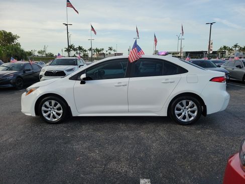 Used 2025 Toyota Corolla LE FWD image 7