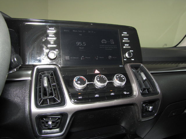 Used 2023 Kia Sorento LX FWD image 30