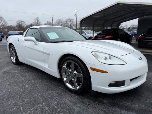 Used 2007 Chevrolet Corvette Coupe w/ Preferred Equipment Group image 2