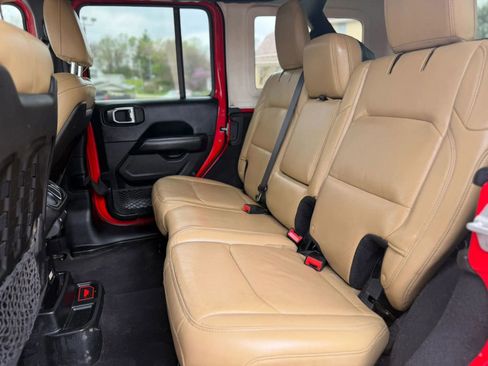 Used 2018 Jeep Wrangler Unlimited Rubicon w/ Uconnect 4C Nav & Sound Group AWD/4WD image 8