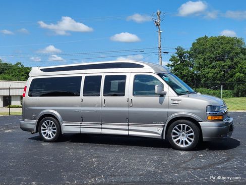 Used 2020 Chevrolet Express 2500 Extended w/ Enhanced Convenience Package RWD image 9