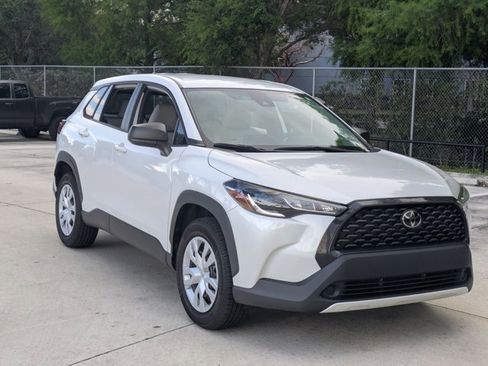 Used 2022 Toyota Corolla Cross L AWD/4WD image 3