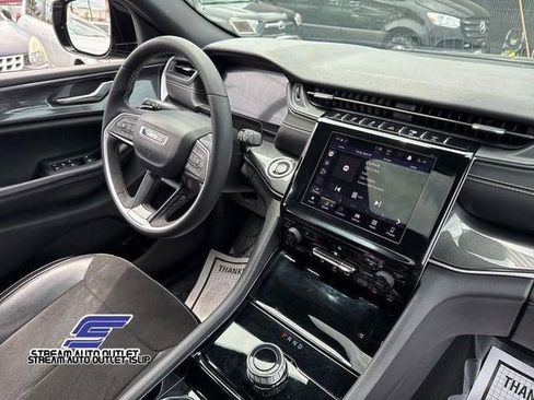 Used 2023 Jeep Grand Cherokee Altitude image 17