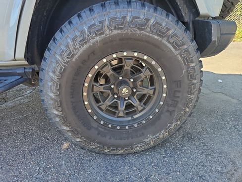 Used 2023 Ford Bronco Badlands w/ Sasquatch Package AWD/4WD image 11