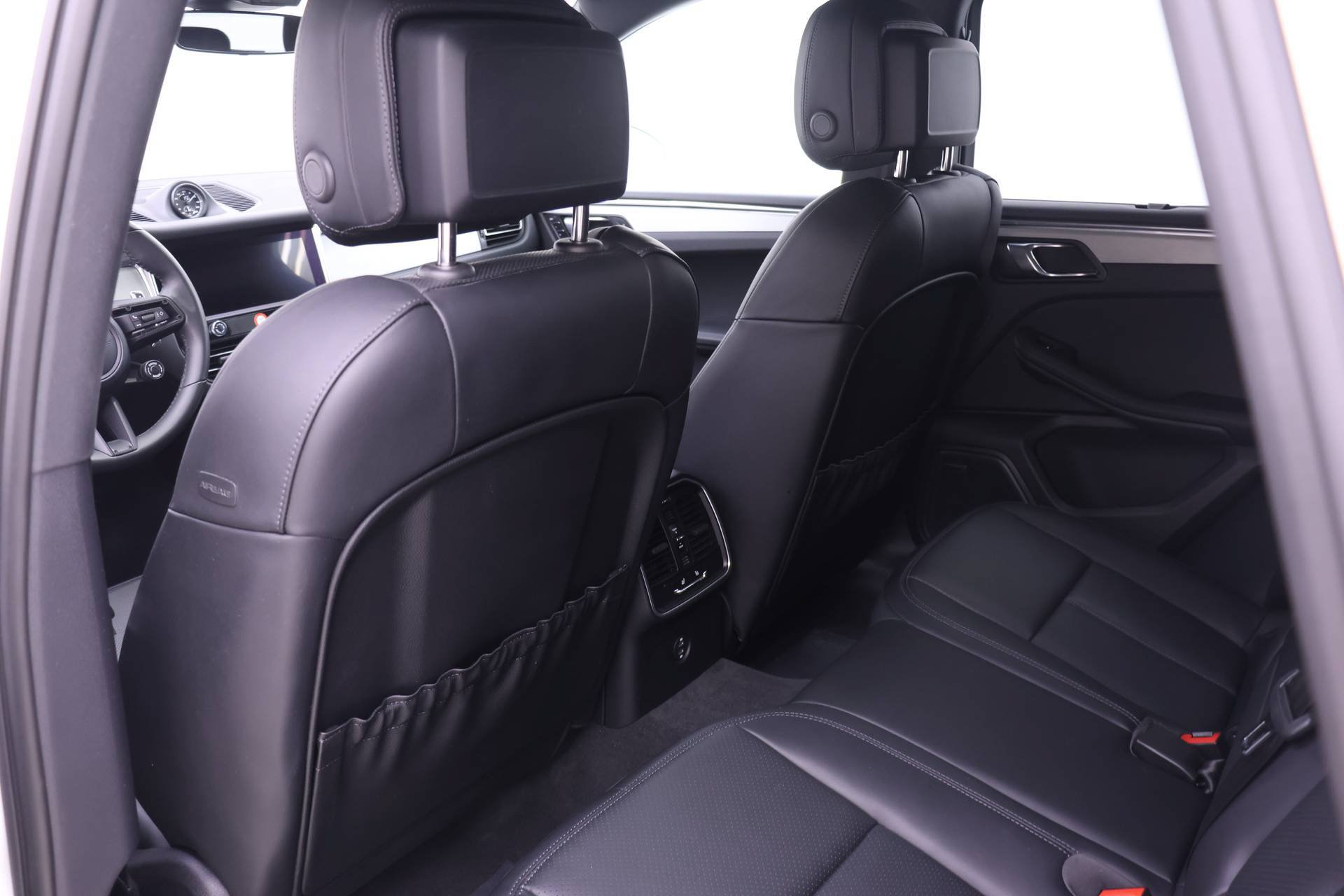 Used 2026 Porsche Macan AWD/4WD image 17