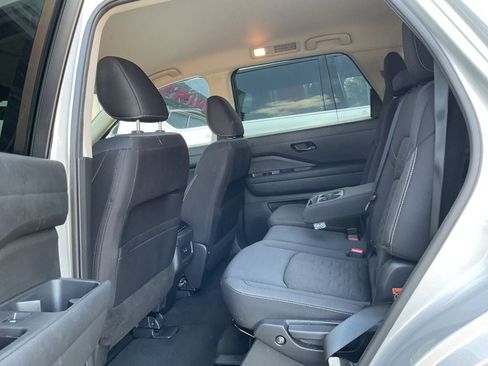 Used 2025 Nissan Pathfinder SV FWD image 12