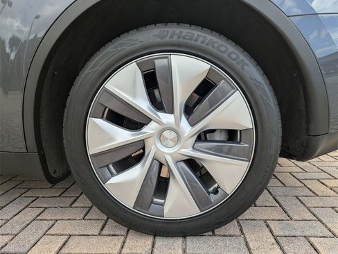 Used 2023 Tesla Model Y Long Range image 20