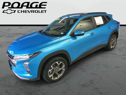 Used 2025 Chevrolet Trax LT w/ Driver Confidence Package