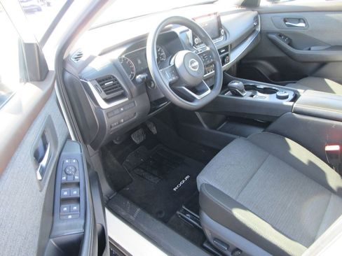 Used 2023 Nissan Rogue SV image 13