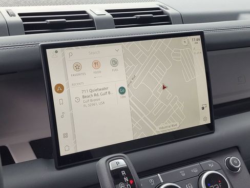 Used 2025 Land Rover Defender 90 S image 24