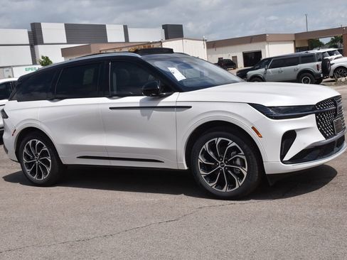 New 2026 Lincoln Nautilus Reserve AWD/4WD image 11