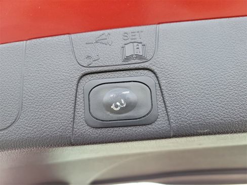 Used 2018 Ford C-MAX SE w/ Equipment Group 201A image 11