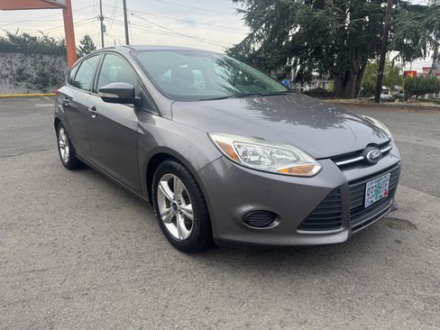 Used 2014 Ford Focus SE w/ SE Winter Package image 8