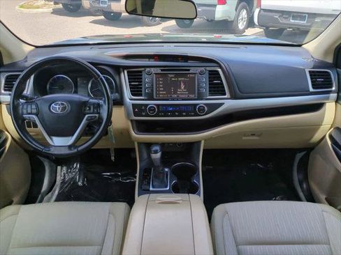 Certified 2019 Toyota Highlander Plus FWD image 15