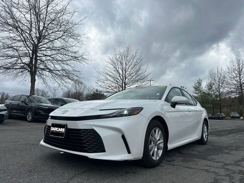 Used 2025 Toyota Camry LE FWD image 32