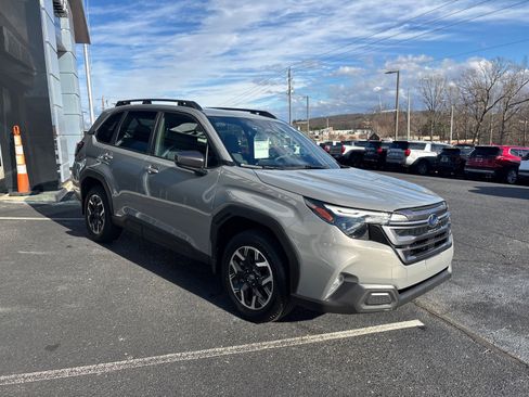 Certified 2025 Subaru Forester Premium image 5