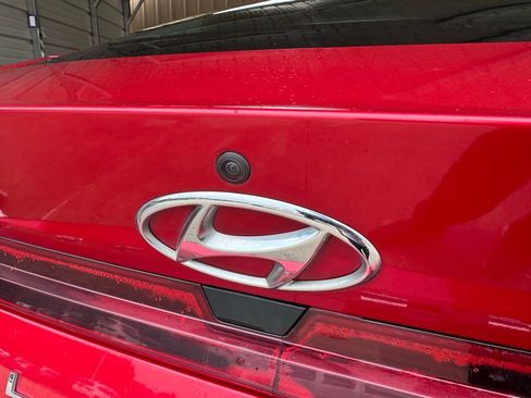 Used 2021 Hyundai Elantra SE FWD image 12