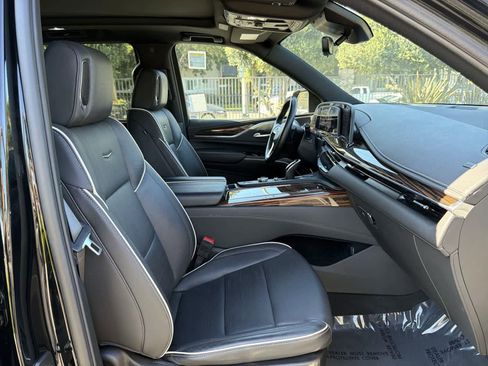 Used 2024 Cadillac Escalade Premium Luxury image 37