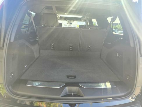 Used 2024 Cadillac Escalade ESV Premium Luxury Platinum AWD/4WD image 18