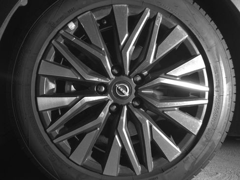 Used 2025 Nissan Altima 2.5 SV FWD image 12