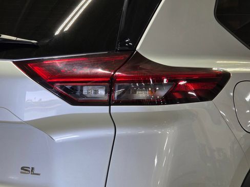 Used 2021 Nissan Rogue SL w/ Premium Package FWD image 12