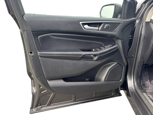 Used 2016 Ford Edge Titanium w/ Equipment Group 302A AWD/4WD image 9