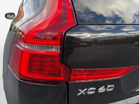 Used 2023 Volvo XC60 B6 Ultimate w/ Protection Package Premier image 18