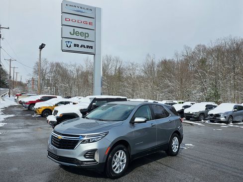 Used 2023 Chevrolet Equinox LT w/ Driver Convenience Package image 1