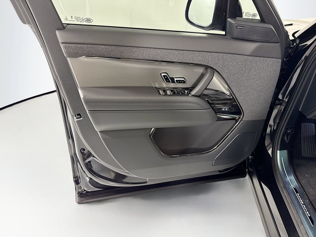 New 2026 Land Rover Range Rover Sport SE AWD/4WD image 24