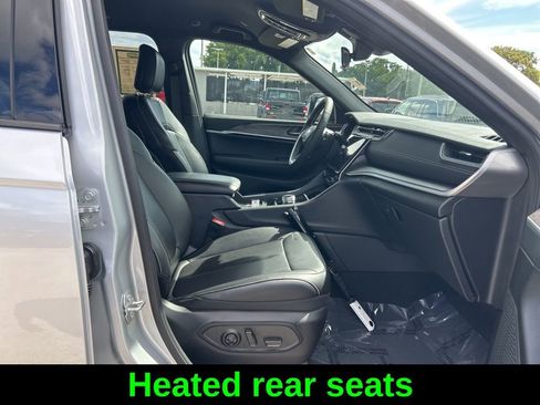 Certified 2025 Jeep Grand Cherokee Limited w/ Black Appearance Package image 25