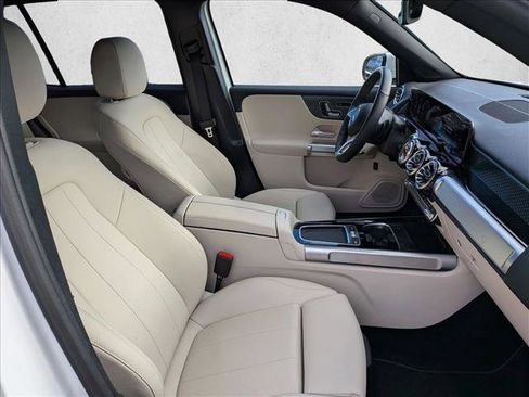 Used 2025 Mercedes-Benz GLB 250 image 19