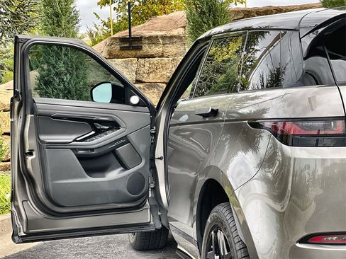 Certified 2022 Land Rover Range Rover Evoque R-Dynamic SE image 17