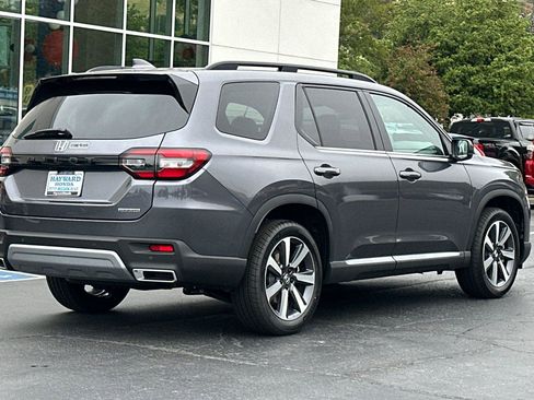 Certified 2025 Honda Pilot Touring image 3