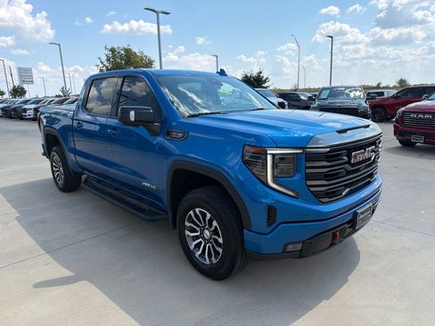 Used 2023 GMC Sierra 1500 AT4 w/ AT4 Premium Package AWD/4WD image 7
