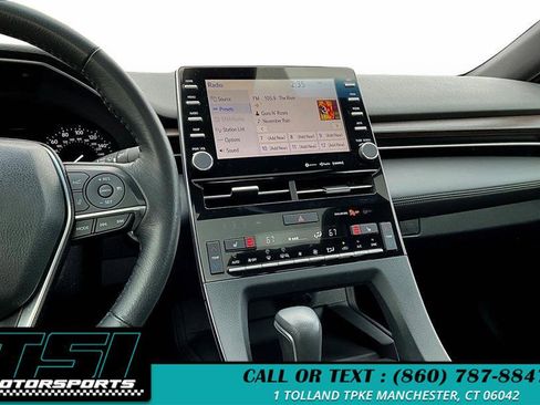 Used 2019 Toyota Avalon XLE image 6