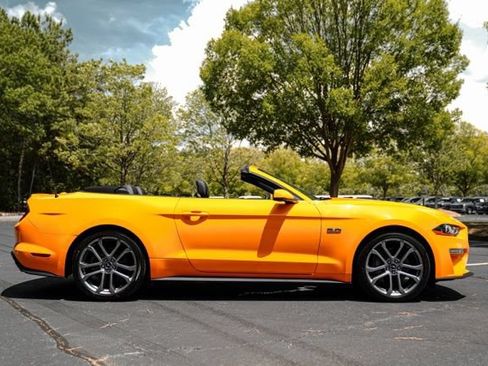 Used 2018 Ford Mustang GT Premium w/ Equipment Group 401A RWD image 8