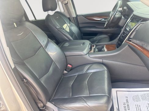 Used 2020 Cadillac Escalade ESV Premium Luxury RWD image 26