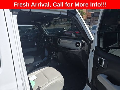 Used 2022 Jeep Wrangler Unlimited Sahara AWD/4WD image 18