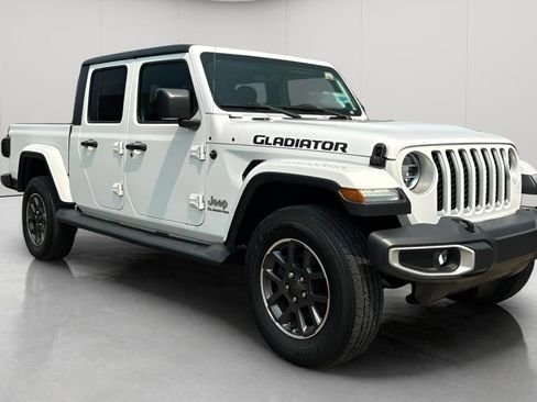 Used 2020 Jeep Gladiator Overland AWD/4WD image 3