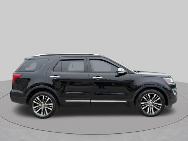 Used 2017 Ford Explorer Platinum AWD/4WD image 2