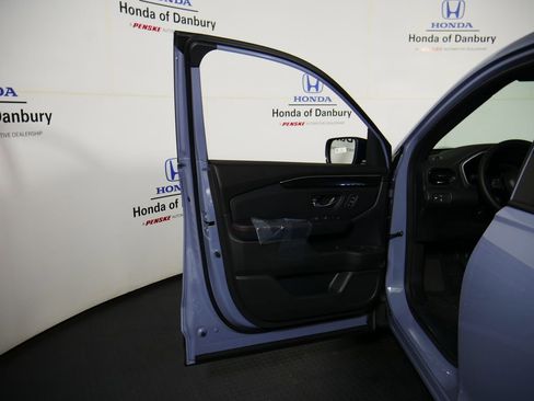 New 2025 Honda Pilot Black Edition image 11