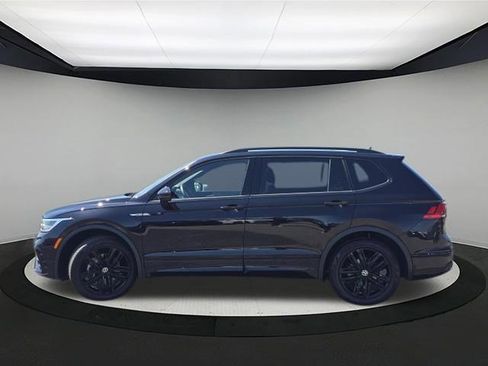 Certified 2022 Volkswagen Tiguan SE R-Line FWD image 4